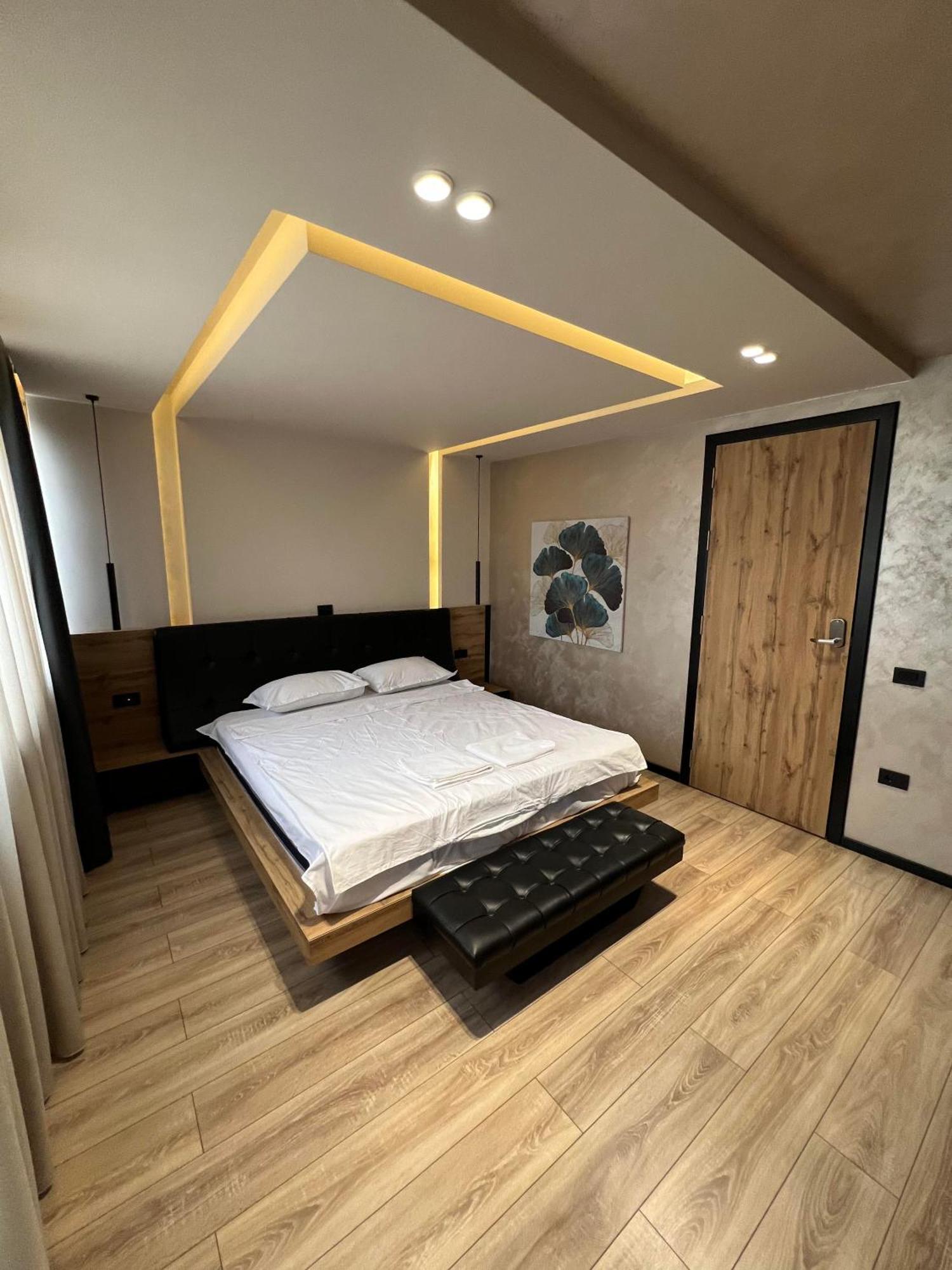 Zet Apartments - Bedroom & Bathroom Pristina Esterno foto