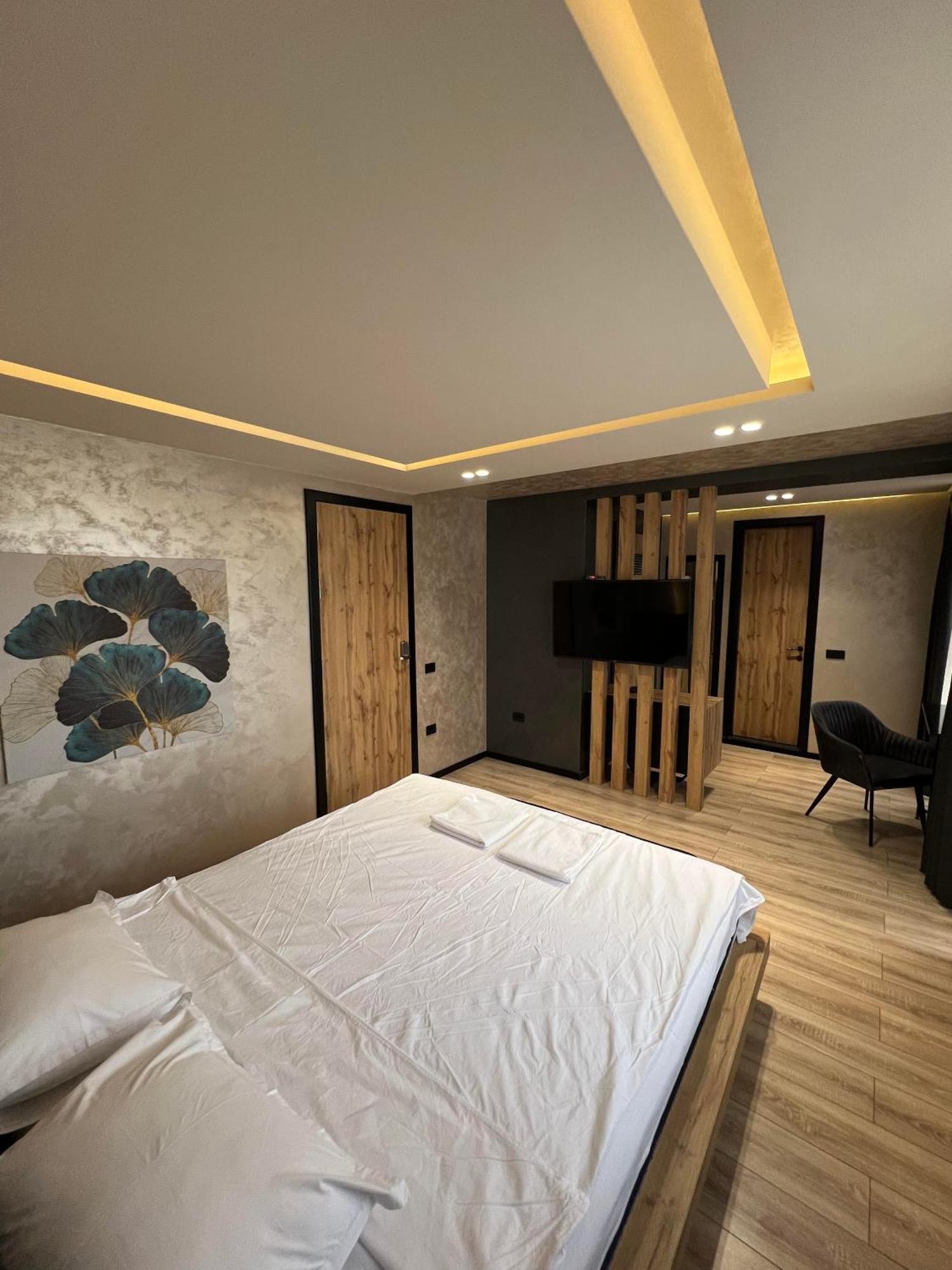 Zet Apartments - Bedroom & Bathroom Pristina Esterno foto