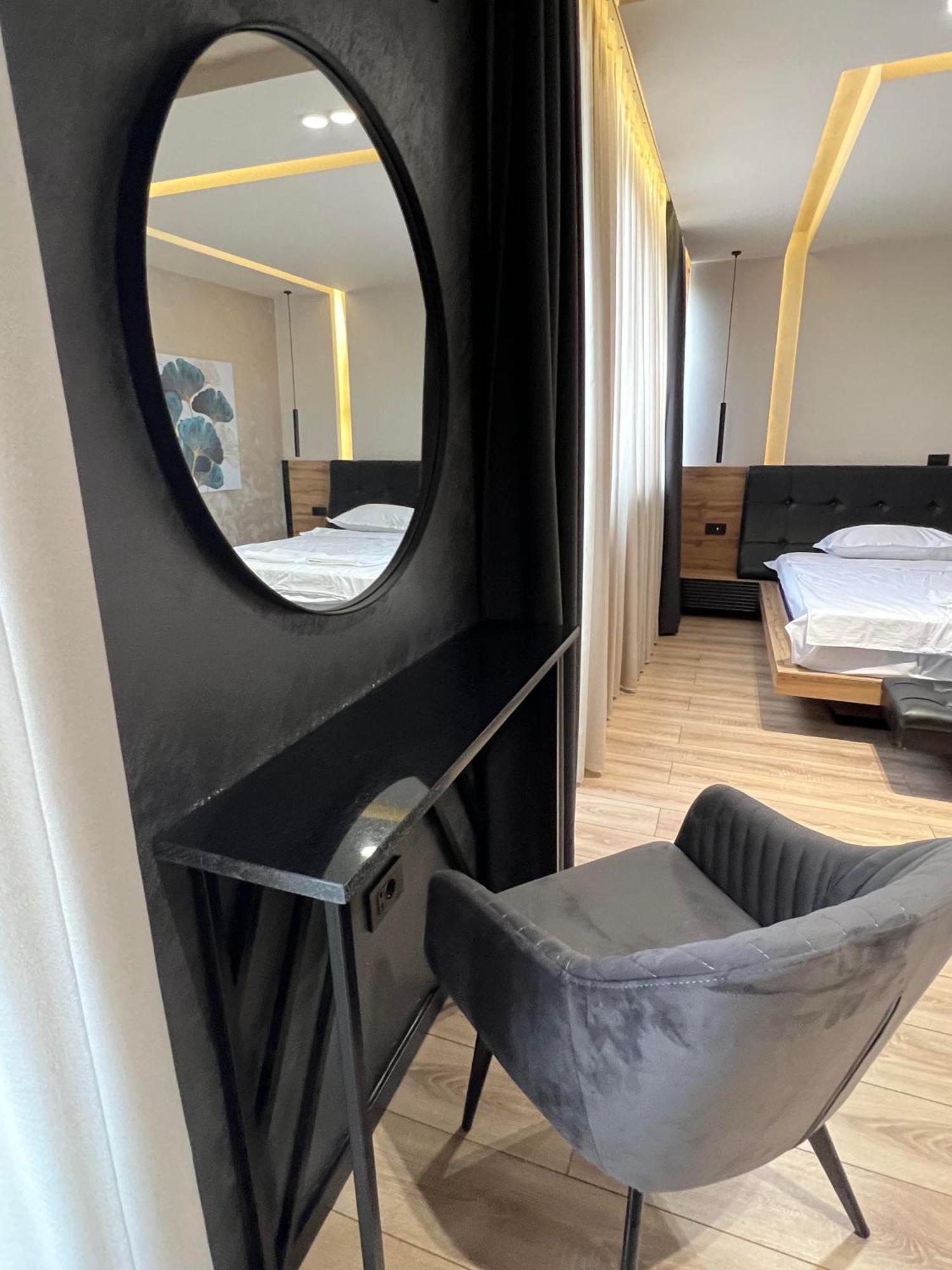 Zet Apartments - Bedroom & Bathroom Pristina Esterno foto