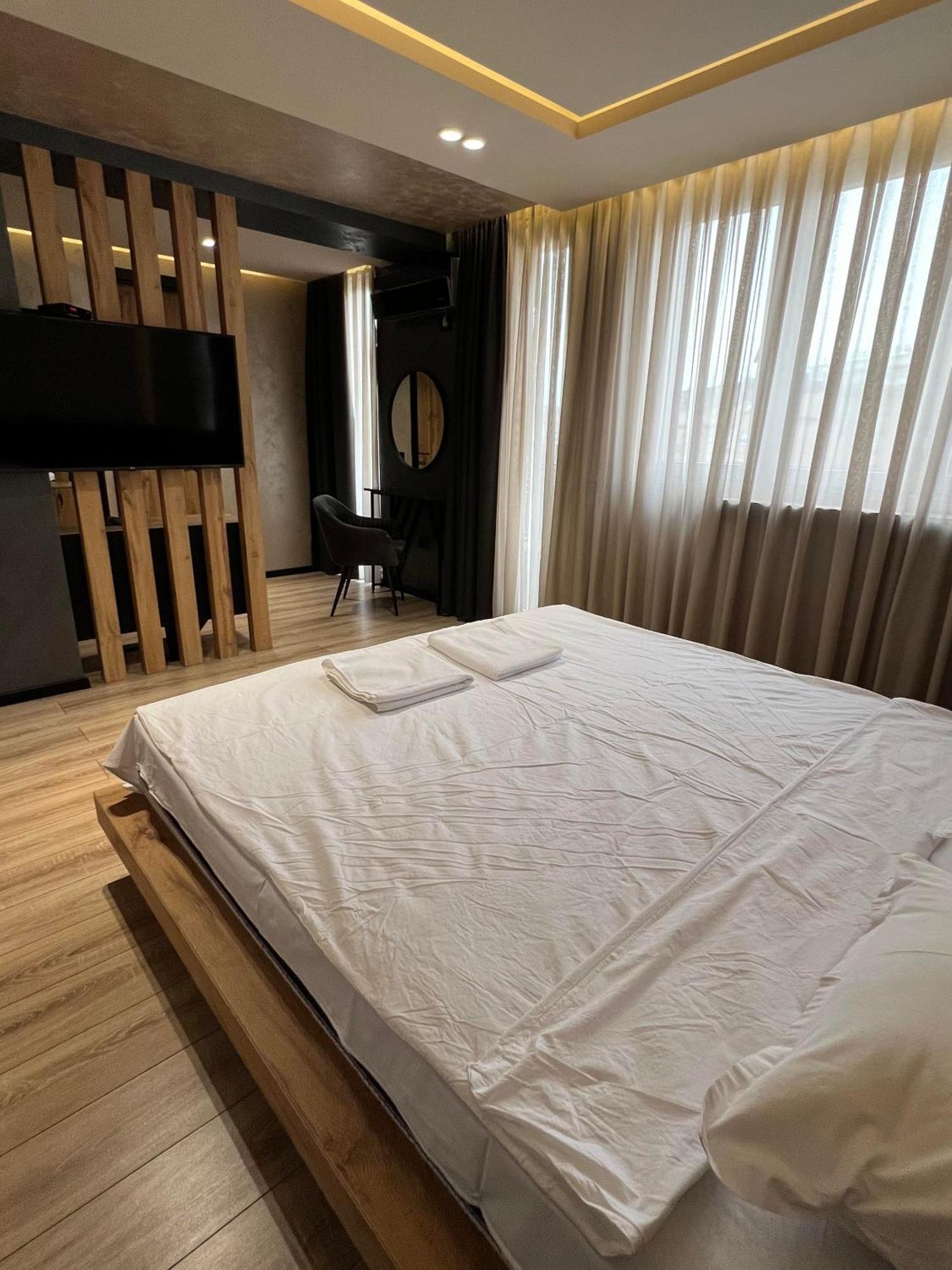 Zet Apartments - Bedroom & Bathroom Pristina Esterno foto