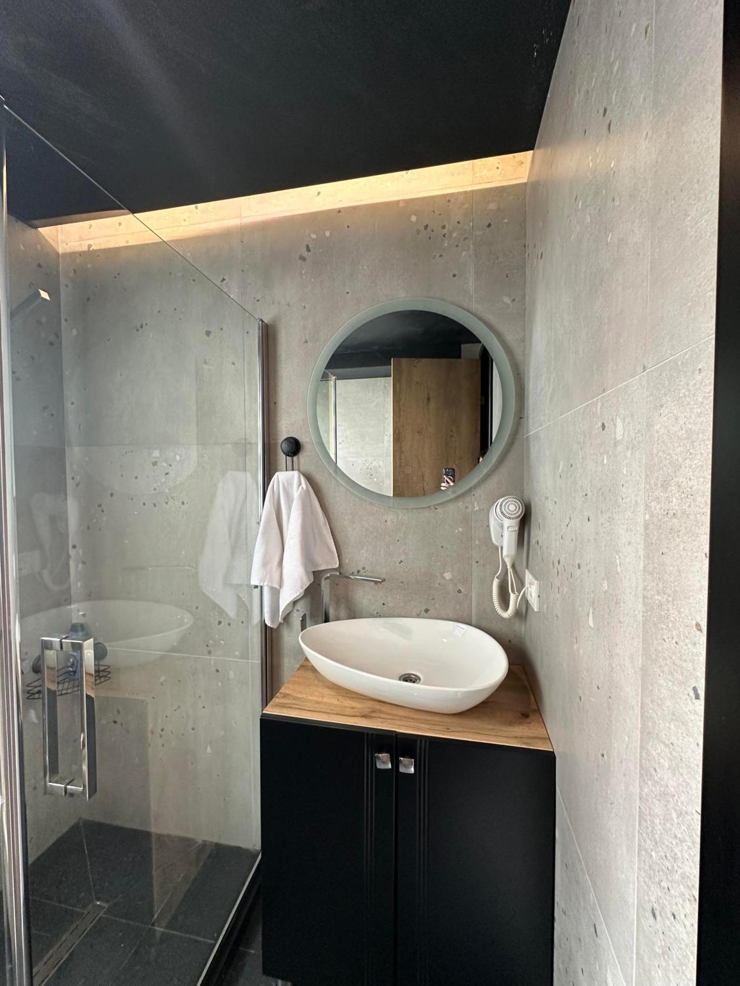 Zet Apartments - Bedroom & Bathroom Pristina Esterno foto